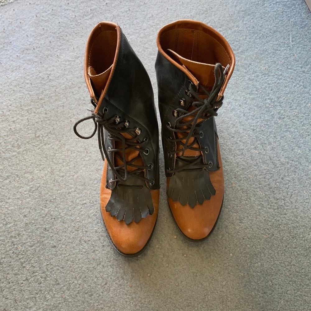 We Who See -Size 7 Boots